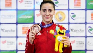 Gizem Özer, Dünya Üniversiteler Boks Şampiyonası'nda yarı finale çıktı