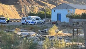 Gözünü taşla yaralayan adamı tüfekle vurdu