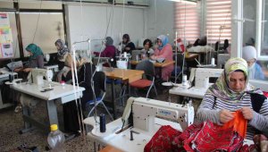 Kadınlar iş sahibi olmak için kurslarda ter döküyor