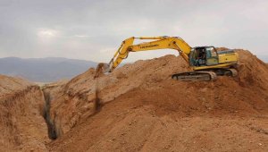 Elazığ İl Özel İdaresi alt yapı çalışmalarını sürdürüyor