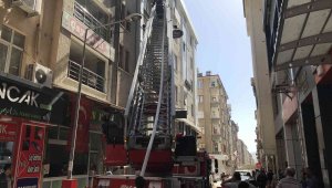 Elazığ'da çatı yangını, büyümeden söndürüldü