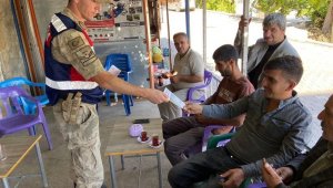 Elazığ'da jandarma ekipleri, vatandaşları suda boğulmalara karşı bilgilendirdi