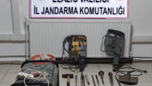 Elazığ'da kaçak kazı yapan 4 şüpheli suçüstü yakalandı