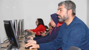 Özel bireyler, bilgisayar kursu ile hayata hazırlanıyor