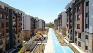 TOKİ konutlarında yaşayan depremzedeler: "Devletimiz evimizi yaptı verdi, kim bize ev yapacaktı"