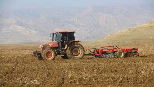 Çiftçiler endişeli: "Tek umudumuz yağış, yoksa sulama bile fayda etmez"