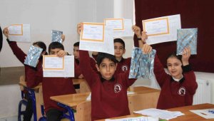 Elazığ'da 129 bin öğrenci karne heyecanı yaşadı