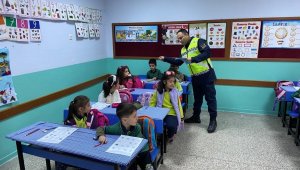 Jandarma ekiplerinden öğrencilere trafik semineri