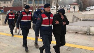 Köy evlerini soyan 3 şüpheli, jandarmanın dikkati sayesine yakayı ele verdi