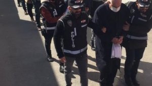 11 müteahhit ve mühendisten 5'i tutuklandı