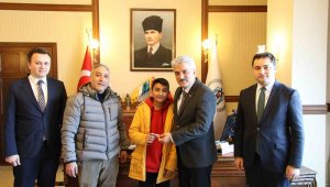 12 yaşındaki çocuktan deprem bölgesine yardım eli