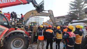 121. saatte depremin kalbinde tüm ekipler, Ülkü'yü çıkarmak için seferber
