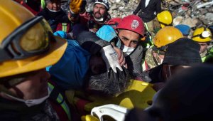 180'inci saatte enkazdan sağ çıkarılan kadın: "Çok üşüdüm, ayaklarımı örtün"