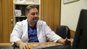 2 doktor sarsıntılara rağmen 20 saatte 50 depremzedeyi ameliyat etti