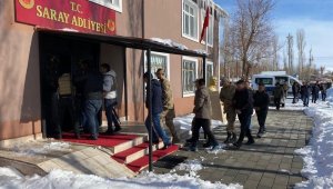 2 göçmen aileyi zorla tutup şiddet uygulayan 6 kişi tutuklandı