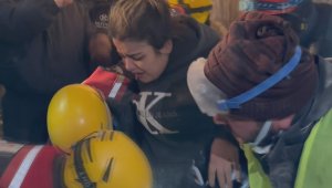 22 yaşındaki Leyla, 70 saat sonra enkazdan sağ çıkarıldı