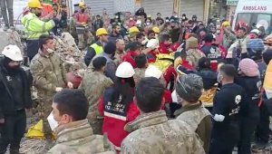 28'inci Mekanize Piyade Tümen Komutanlığı Hatay'da bir genci sağ olarak kurtardı