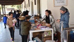 3'üncü Piyade Eğitim Tugay Komutanlığı depremzedelerle yakından ilgileniyor