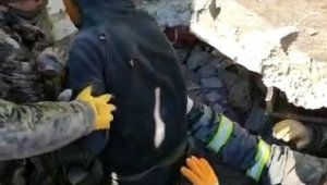 60 saat sonra enkazdan böyle çıktı