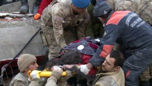 86 saat sonra önce oğlu sonra annesi kurtarıldı