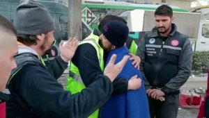 88'nci saatte kendini kurtaran ekiplere işte böyle sarıldı