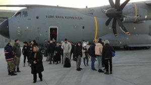 Adana'daki 255 kişi Türk Silahlı Kuvvetleri'ne ait uçakla İstanbul'a getirildi