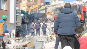 Adana'daki Ekim Apartmanı'nda arama kurtarma çalışmaları sürüyor