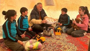 Adanalı kebapçı her gün depremzedelere yardım götürüyor