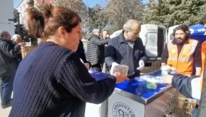 Afet bölgesinde her gün 8 bin kişilik yemek