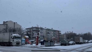 Afyonkarahisar'da kar yağışı etkili oldu