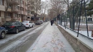 Afyonkarahisarlılar karlı bir sabaha uyandı