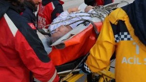 Ağır hasarlı binada mahsur kalan obezite hastası kurtarıldı