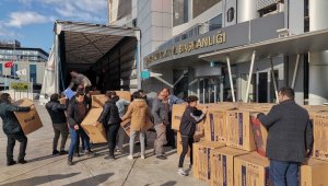 AK Parti İzmir'den deprem bölgesine 5 günde 86 tır yardım