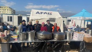 Akademisyenler gönüllü oldu, 13 bin kişiye yemek dağıttı