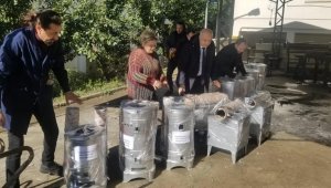 Alaplı meslek lisesi öğrencileri depremzedeler için soba üretiyor