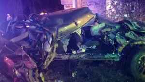 Alkollü sürücü hurdaya dönen otomobilden yaralı olarak kurtarıldı