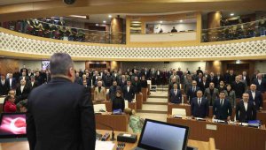 Antalya Büyükşehir Belediye Meclisi, depremde hayatını kaybedenler için saygı duruşunda bulundu