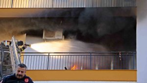Antalya'da apartman sakinlerini sokağa döken yangın