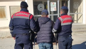 Aranan şahıslar jandarmaya takıldı