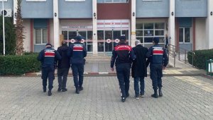 Aydın'da aranan şahıslar jandarmaya takıldı