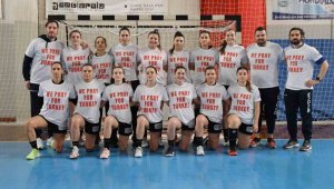 Ayşenur Sormaz'ın takımı Ariosto Pallamano Ferrara'dan depremzedelere destek