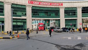 Azerbaycan ve Gürcistan'dan deprem bölgesine 80 tır yardım