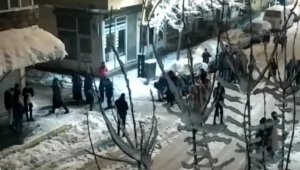 Bahçesaray'daki deprem Çataklıları sokağa çıkardı