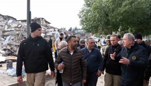 Bakan Akar ve Bakan Koca, Hatay'da kent merkezindeki arama kurtarma çalışmalarını inceledi