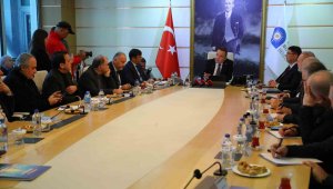 Başkan Böcek: "Antalya'ya gelen depremzede sayısı 101 bini geçti"