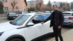 Batman'da park halindeki lüks otomobillere zarar verdiler