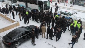 Bayburt Emniyetinden destek gecikmedi: 55 polis deprem bölgesine uğurlandı