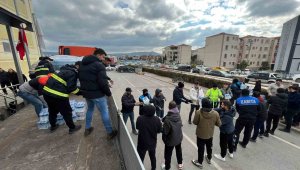 Bergama'dan depremzedelere gönderilen tır sayısı 11'e yükseldi
