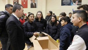 Bergamalı öğrencilerden depremzedelere destek