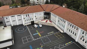 Beylikdüzü'nde tahliye edilen okul havadan görüntülendi